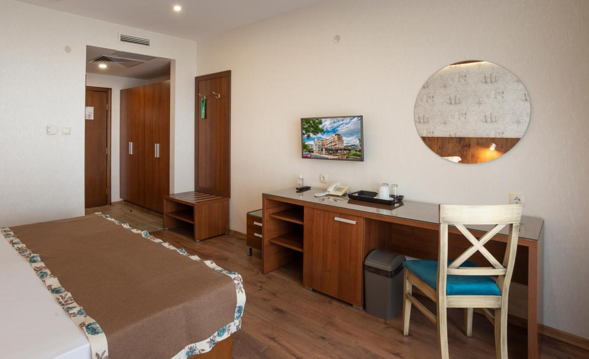 Family Hotel Berlin Beach Свети-Влас Номер фото