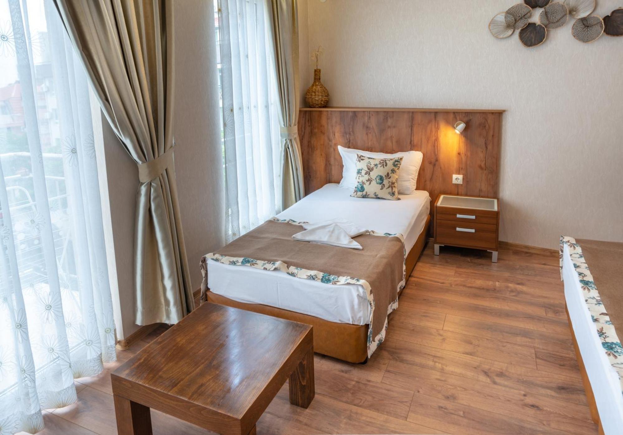 Family Hotel Berlin Beach Свети-Влас Номер фото